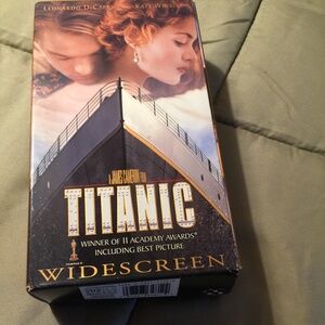 A Titanic box of 2 set of 8 Tracks - Pre-owned - Excellent condition